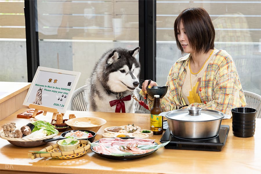 食事ももちろん同じ空間で。周囲を気にせず楽しめるお部屋食